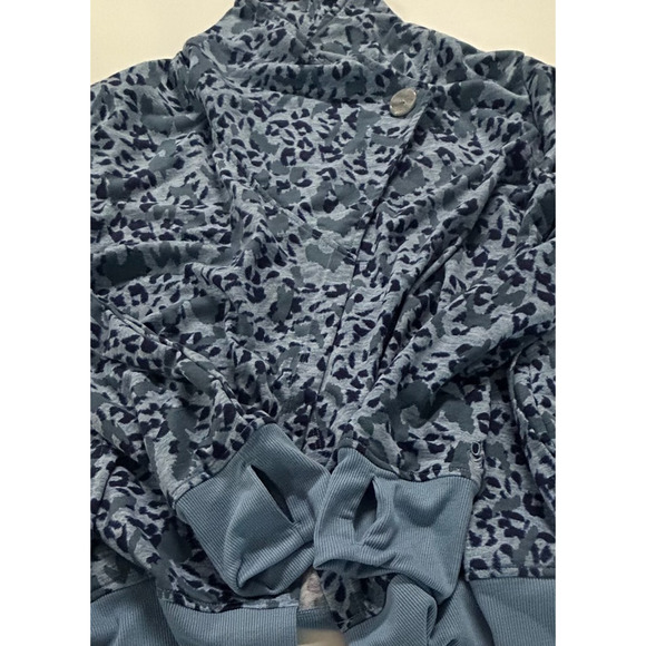 Cuddl Duds Cardigan Womens XL Blue Animal Print One Button Thumbholes Sweater - Picture 12 of 13
